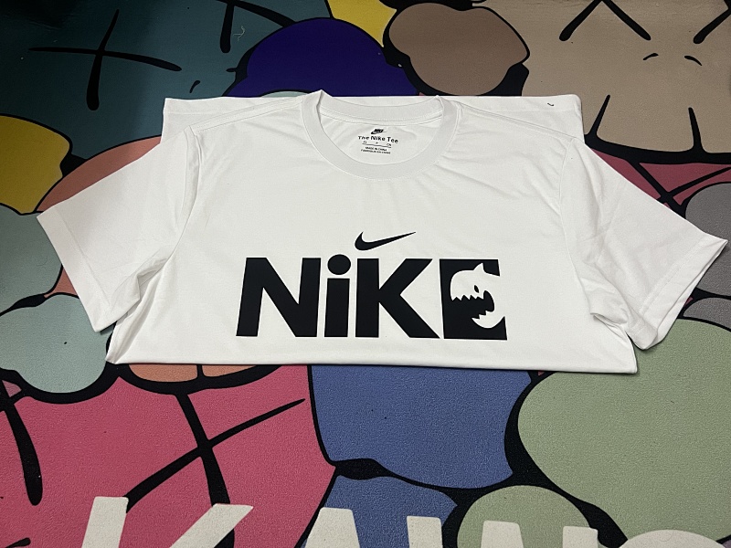 Nike鲨鱼短袖 In stock detail view 6