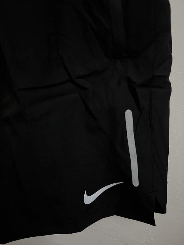 耐克拉链口袋短裤 In stock detail view 19