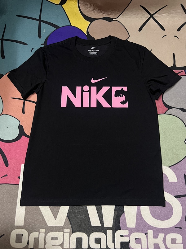 Nike鲨鱼短袖 In stock detail view 9