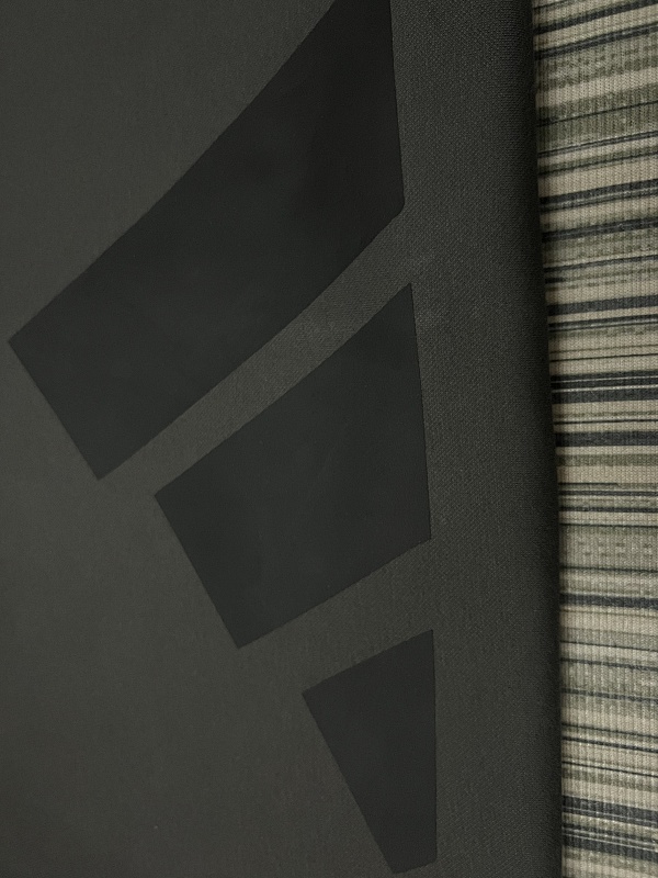 阿迪达斯 In stock detail view 2