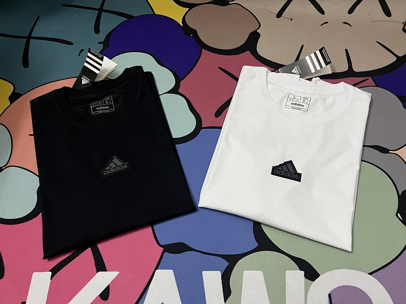 Adidas纯棉短袖