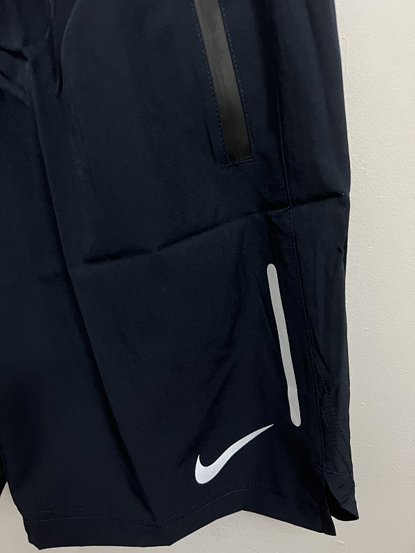 耐克拉链口袋短裤 In stock detail view 16