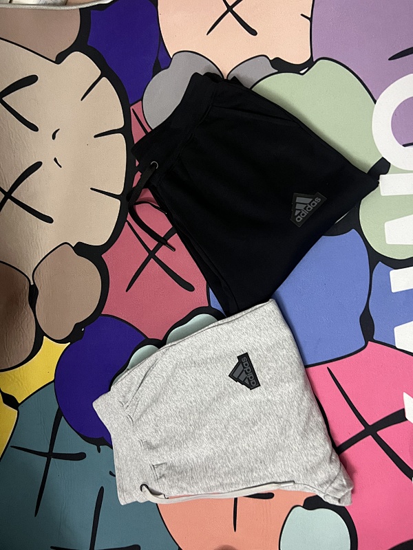 阿迪达斯黑金标 In stock detail view 2