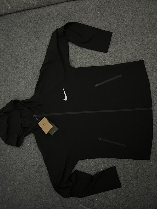 耐克防泼水外套 In stock detail view 16
