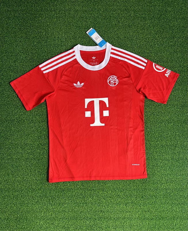 Bayern Munich Goalkeeper Soccer Jersey 2025/26 product detail