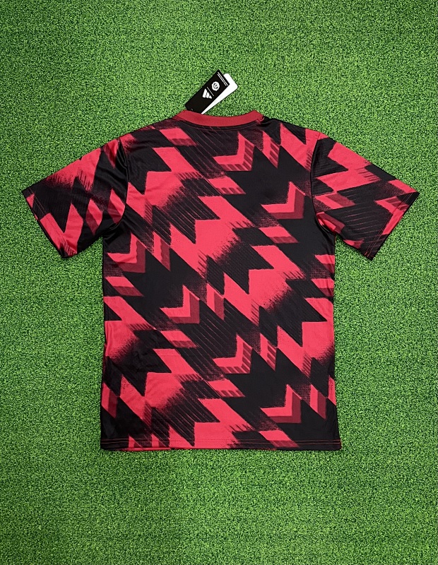 Manchester United Training Soccer Jersey 2025/26 detail view 2