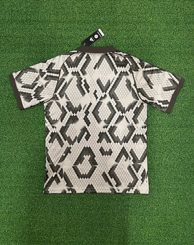 Bayern Munich Collaboration Edition Soccer Jersey 2025/26 detail view 2