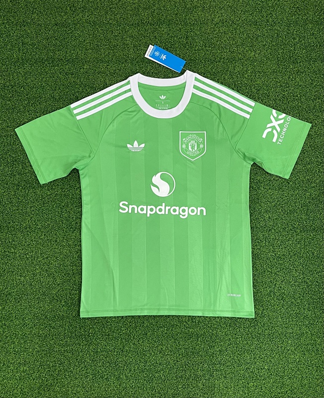 Manchester United Goalkeeper Soccer Jersey 2025/26 product detail