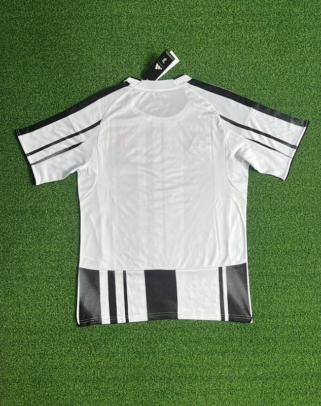 Juventus Home Soccer Jersey 2025/26 detail view 2